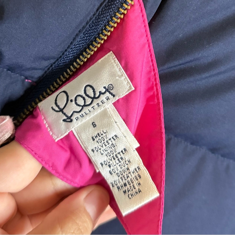 Lilly Pulitzer Reversible Puffer Vest Pink Navy - Picture 7 of 7